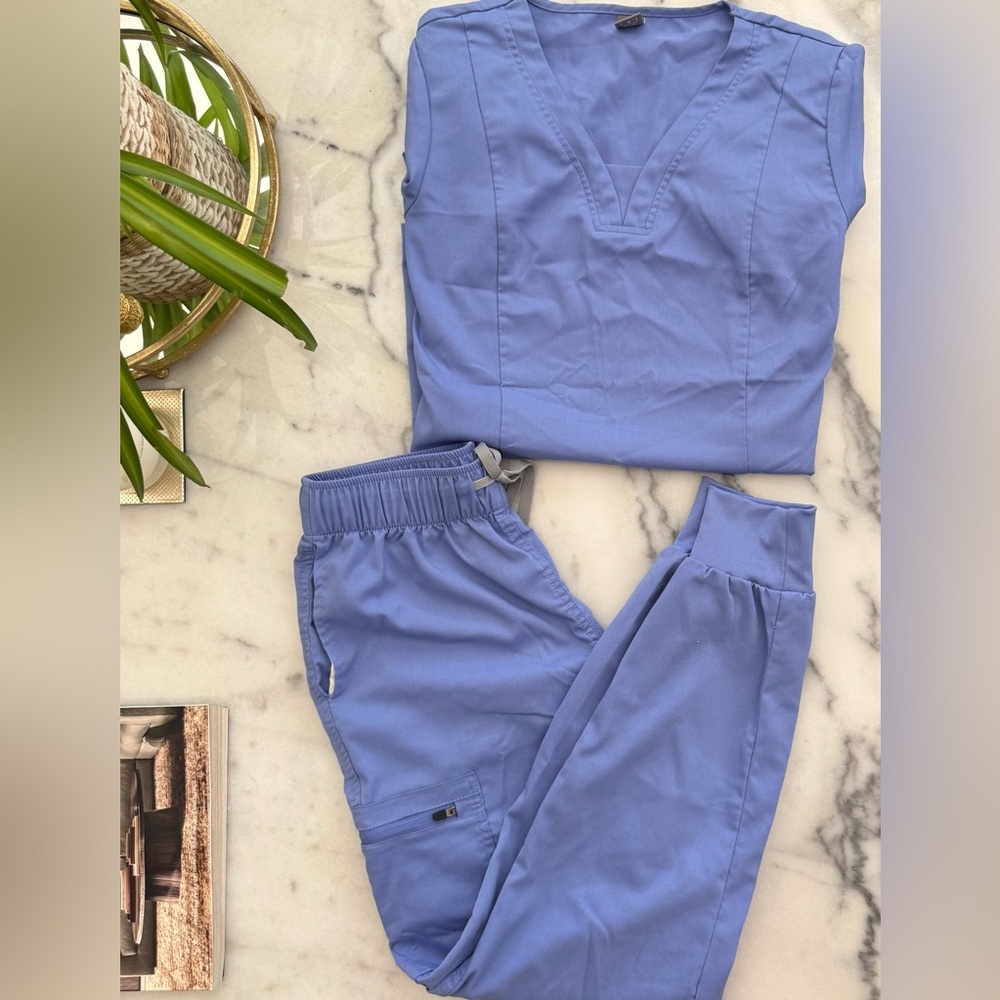 Amazon Scrub Set